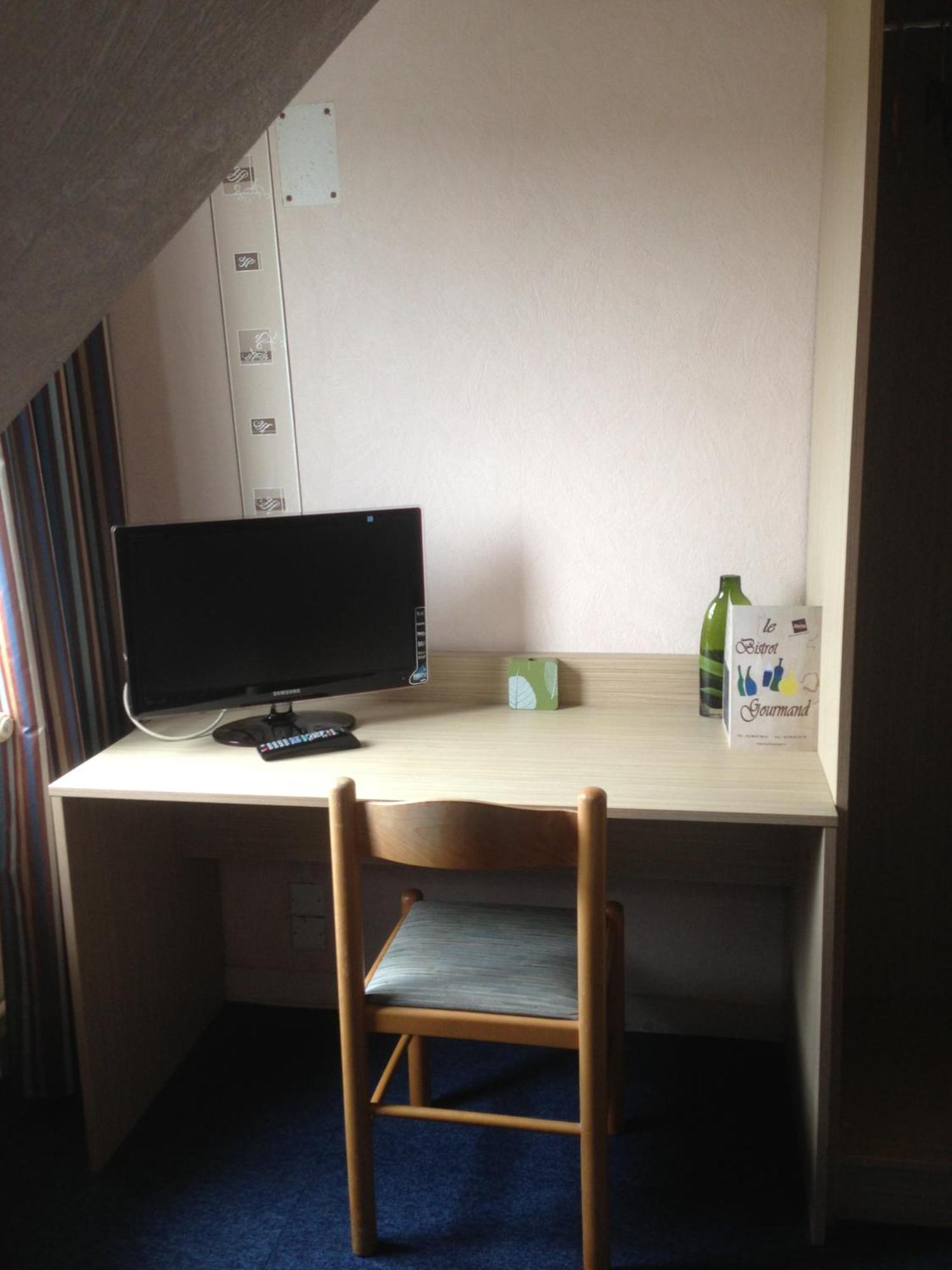 Hotel La Tour D'Auvergne Pont-lʼAbbé エクステリア 写真