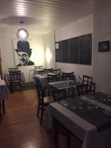 Hotel La Tour D'Auvergne Pont-lʼAbbé エクステリア 写真